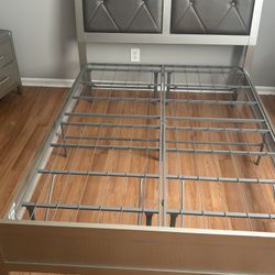 Ashley Stewart Metallic Queen Bedroom Set