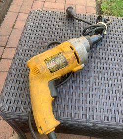 DeWALT DW282 VSR Positive Clutch Screwdriver is a corded 6.5-amp variable-speed reversing (VSR) positive clutch screwdriver designed for heavy-duty me