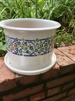 Medium size plant pot