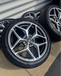 19” Ford Mustang GT Wheel and Pirelli Staggered Tire SET TAKEOFFS 2026