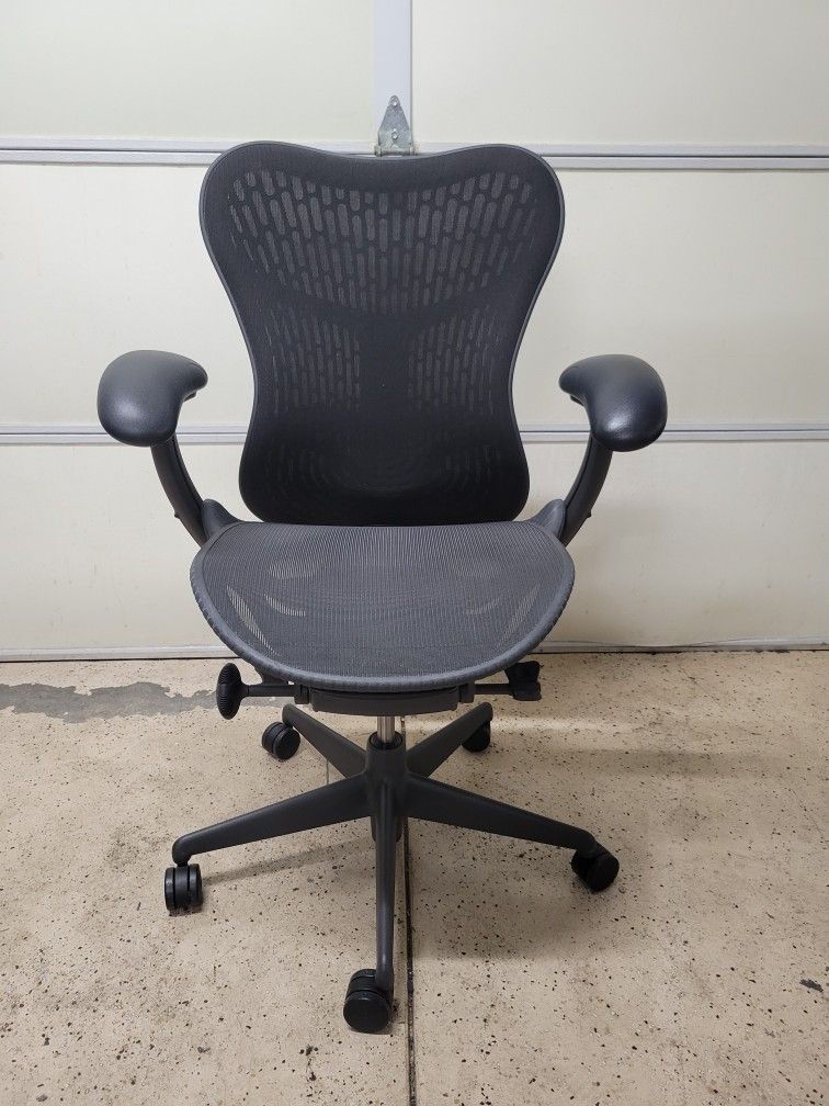 Herman Miller Mirra 2 Ergonomic Computer Desk Office Chair, Almost NEW