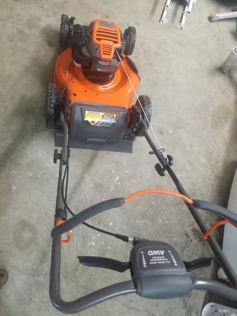 Husqvarna HU 725 AWD HQ selfpropelled lawn mower for Sale in Auburn
