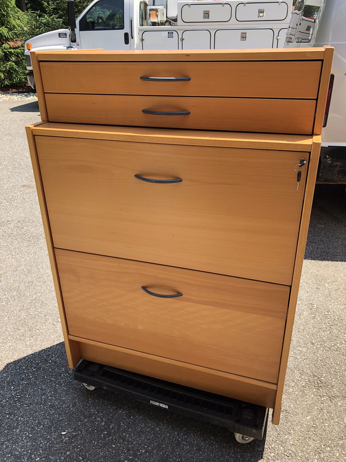 Commercial file cabinet