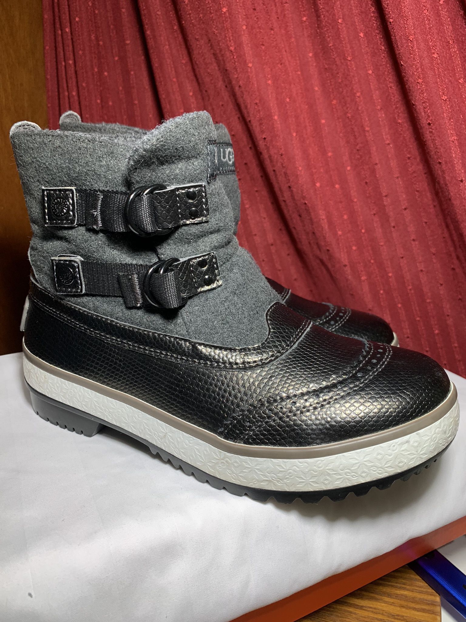 Ugg Australia Marais ~ Waterproof Winter Boots. Women’s Size 6.