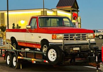 1987 FORD F-150 XLT LARIAT FUEL INJECTED 5.0L V8, OVERDRIVE, P/S, P/B, FRONT DISC, COOL TWO TONE SHORTBED! This 1987 Ford F-150 XLT Lariat is a terrif