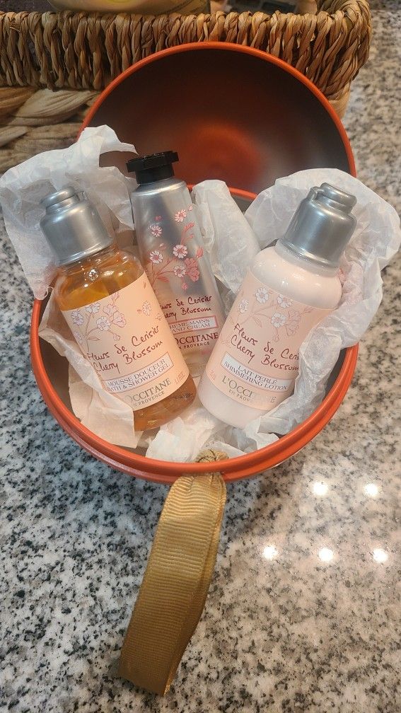 Loccitane cherry blossom ornament gift set 2019
