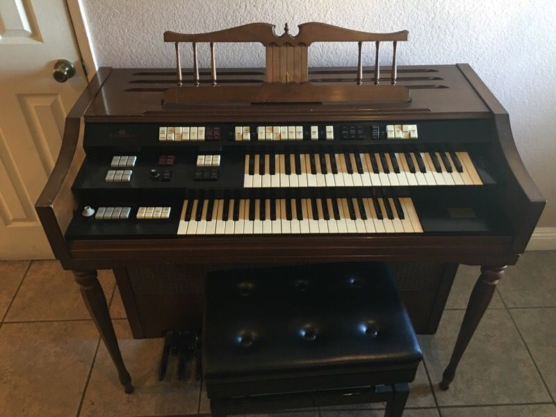 Wurlitzer outlet electric organ