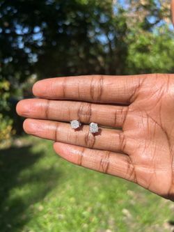 VVS1 Moissanite Stud Earrings – Iced Out