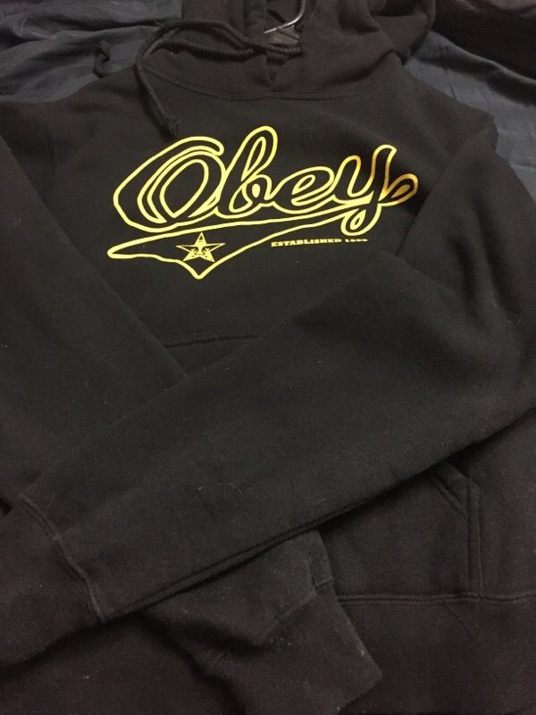 Obey sweater