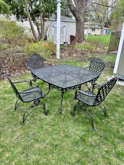 1950’s Vintage wrought iron patio set good condition