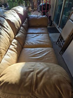 brown living room set of 3 pieces in goood conditions
