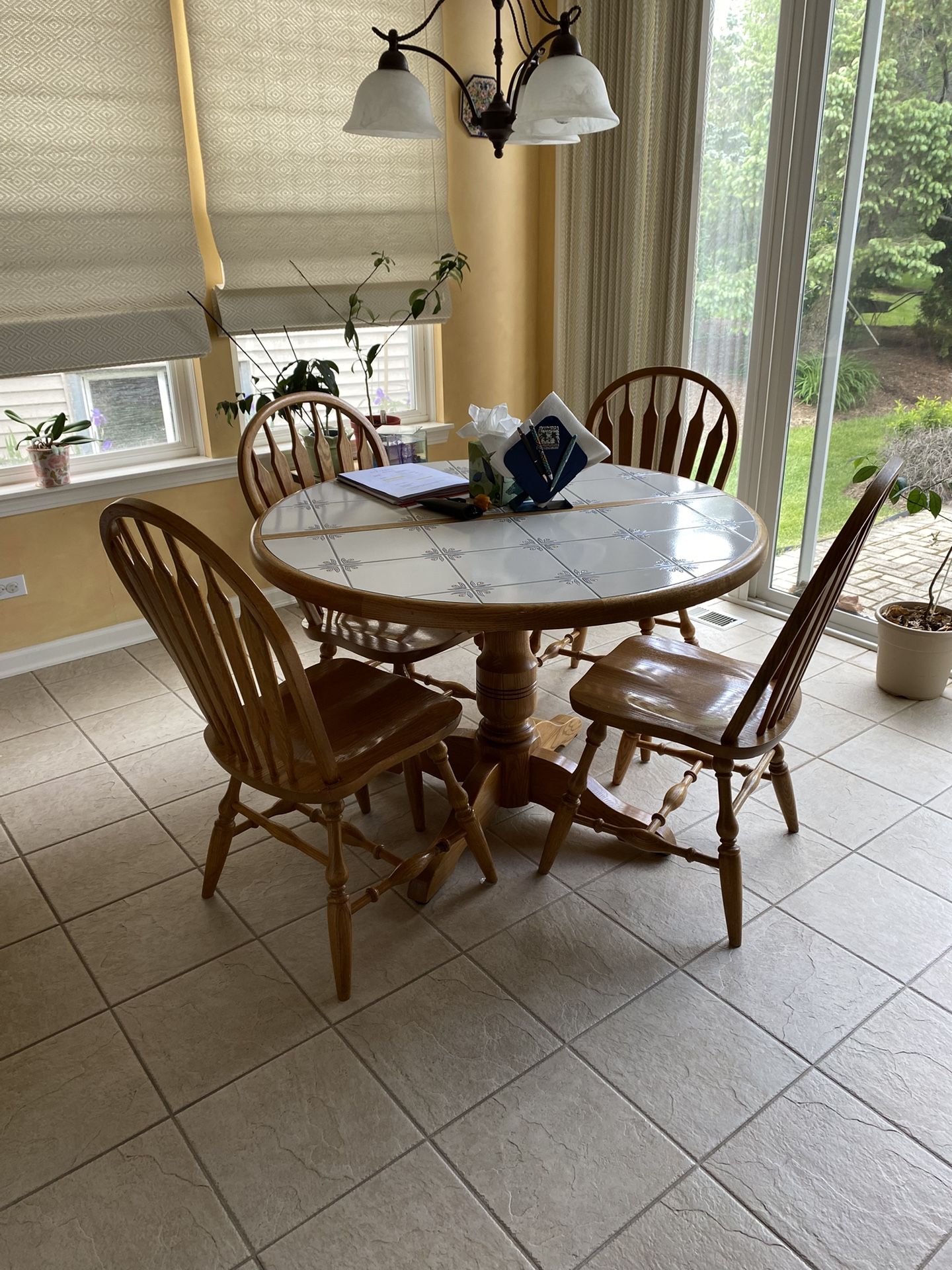 Kitchen table And 4 Chairs