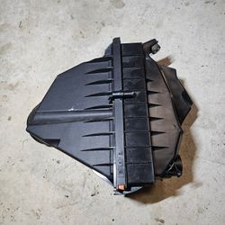 2023-2025 Range Rover Sport left air filter box