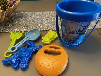 New Buzz Light year Sand Pail With 5 Accessories 