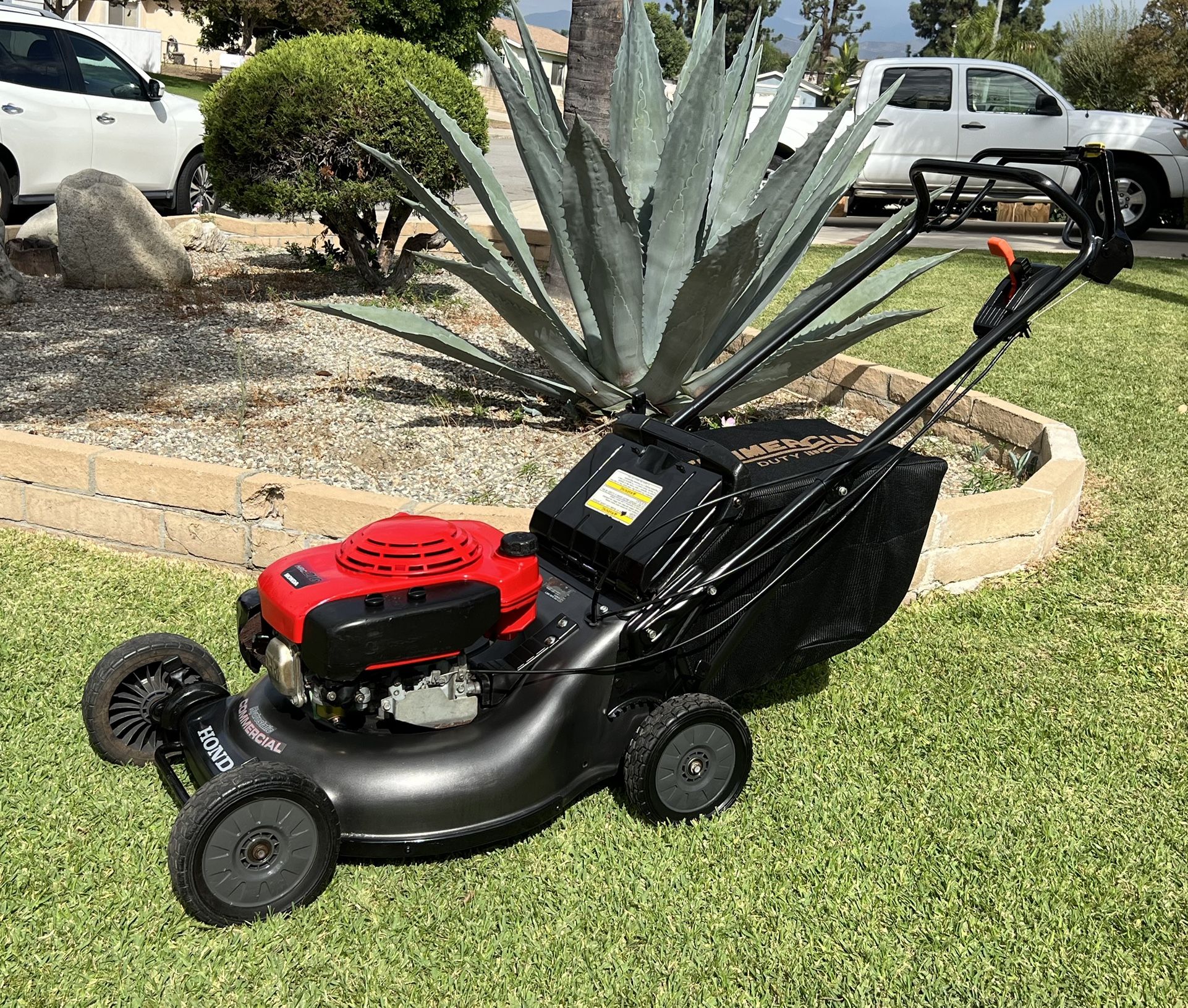 HondaHRC 216  hydrostatic transmission Commercial Lawn Mower