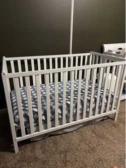 4-in-1 Convertible Baby Crib w/ Premium Mattress $150 OBO