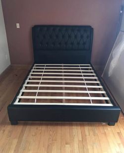Brand new platform bed frame !! FREE DELIVERY