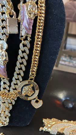 Gold-Tone Cuban Link Chain Necklace with Medusa Pendant