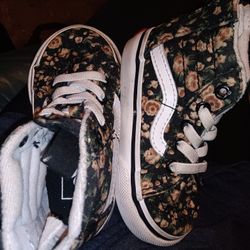 " Size    4.5   Baby Girl   Shoe z    Vans  With 🌹 Rose z "