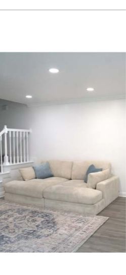 $399 Beautiful & Cozy Couch