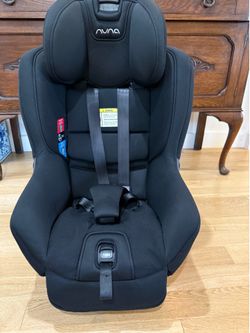 NUNA RAVA convertible car seat