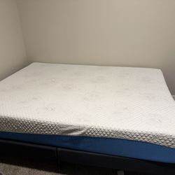 Queen Size Memory Foam Bed 