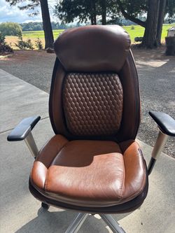 DESK CHAIR