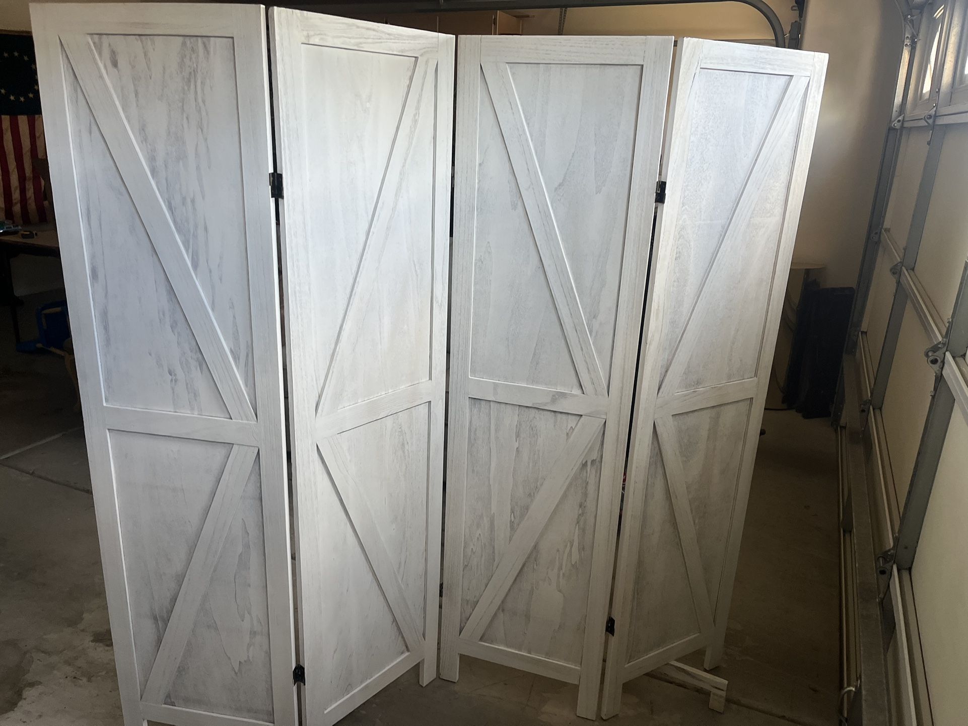 -Panel Room Divider – Rustic White Barn Door, K Pattern Folding
