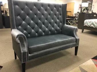 BRAND NEW LOVE SEAT CHAIR