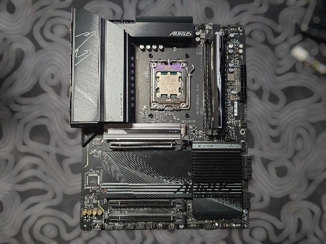 X670 Aorus Elite AX With AMD Ryzen 9 7900x & Gskill Trident Z 5 16GB Ram