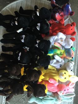 Large lot of beanie babies
