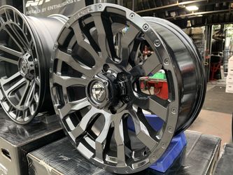 18x9 Fuel Offorad wheels 6x139.7 Chevy and Toyota 6 lug