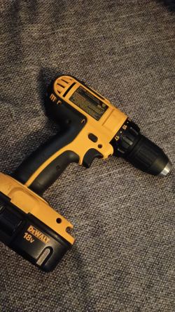 DeWalt 18V Cordless Drill with Battery   (DC720)