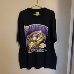 Men Vintage 2000 NBA Finals Champions LA Lakers T-Shirt Lee Sport Size XL. NEW.