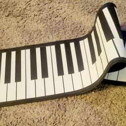 Roll Up Piano Keyboard 49 Keys, 30 Functions Portable Soft In great condition