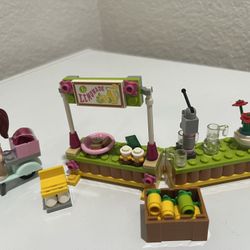 LEGO FRIENDS Set #41027 "Mia's Lemonade Stand"