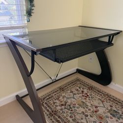Beautiful Desk - Wood/glass 