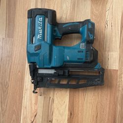 Makita Cordless Straight Finish Nail Gun