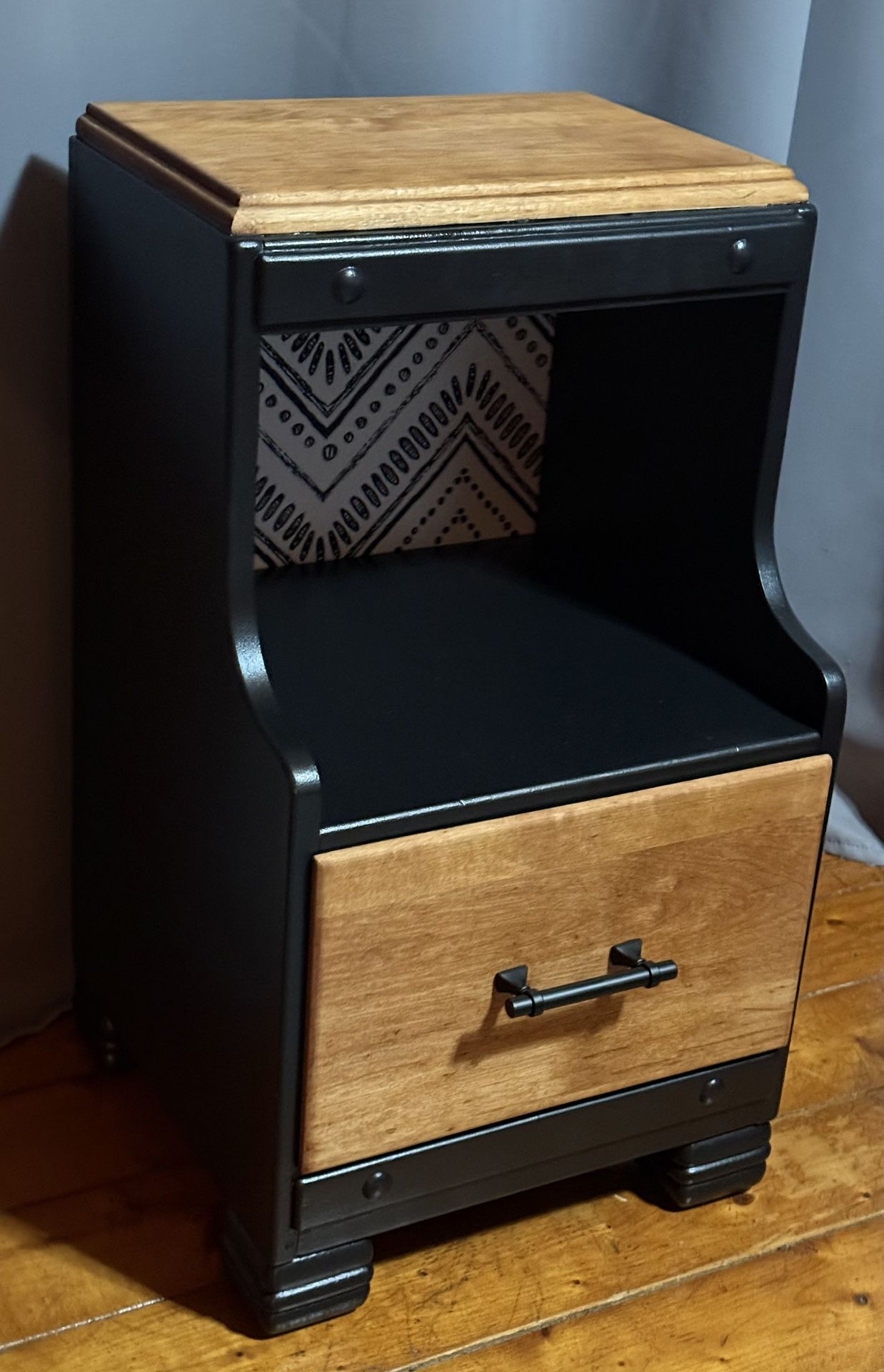 Small Table Stand With Drawer