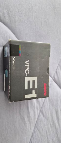 Vintage Sanyo Xacti Waterproof Camcorder Like New