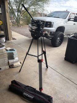 Neewer 74" Pro Video Tripod with Fluid Head + Carry Bag