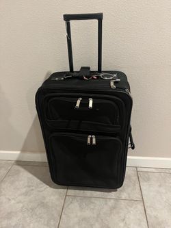 Black Soft Side Carry-On Boarding Suitcase. 21”x15”-In good condition
