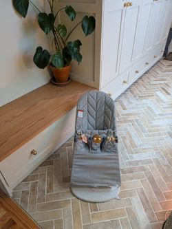 BabyBjörn Bouncer Bliss + Wooden Toy Bar