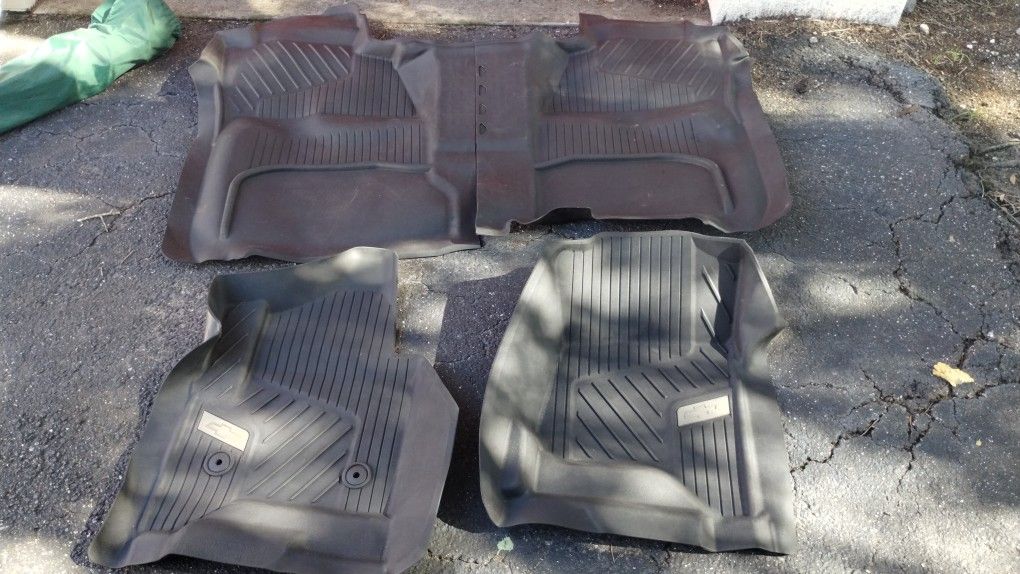 Set Of Floor Mats,  Snap- On Creeper 