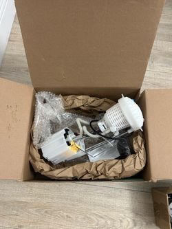 Fuel pump assembly for a gmt800