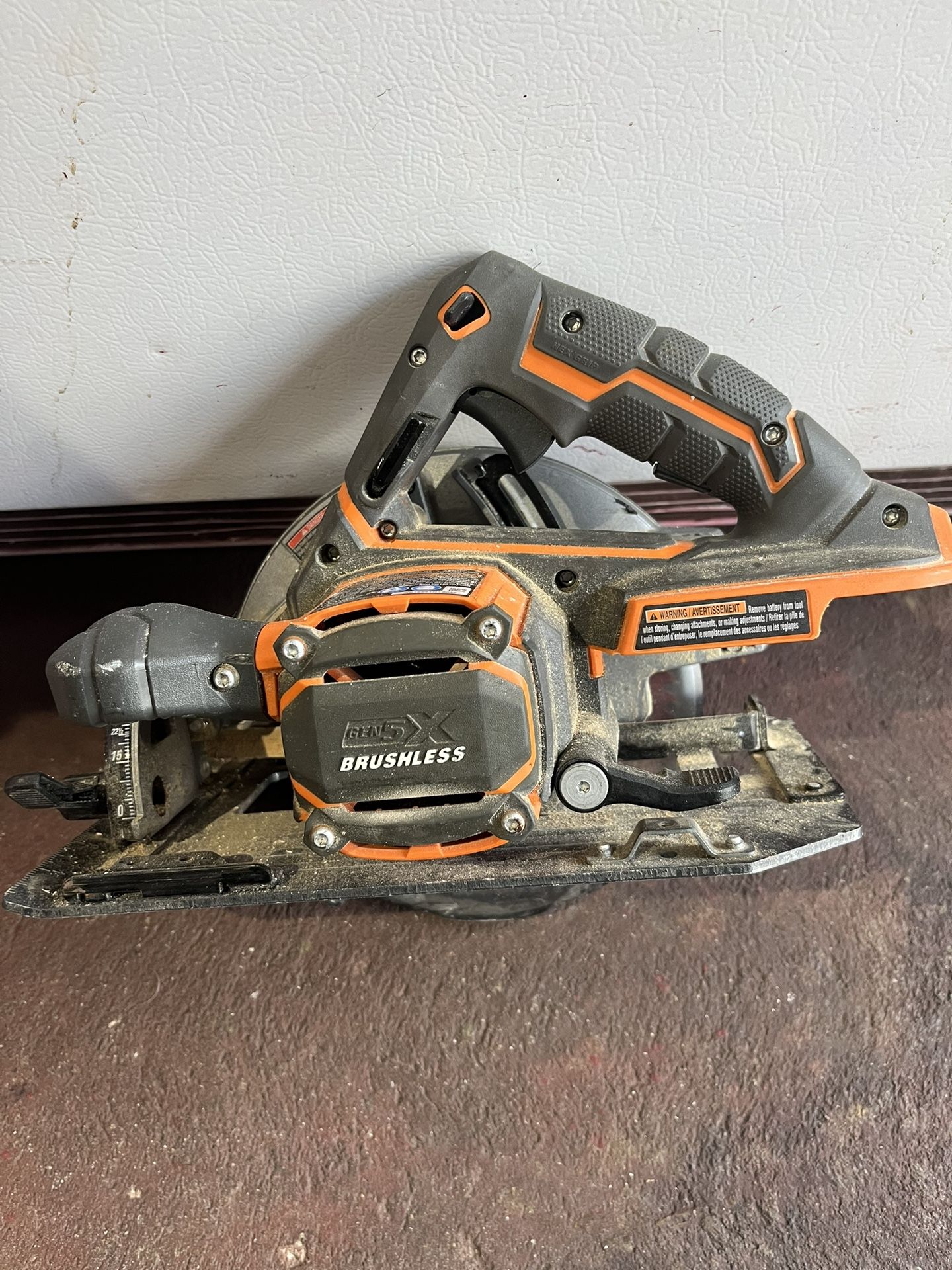 RIDGID R8657B 18V Brushless Cordless 7-1/4 in. Circular Saw (Tool Only) in great working condition
