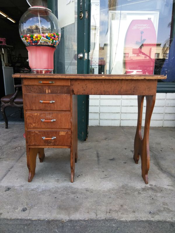 4 Drawer Solid Wood Vintage Small Desk For In Escondido Ca 4 Drawer Solid Wood Vintage Small Desk For In Escondido Ca Offerup