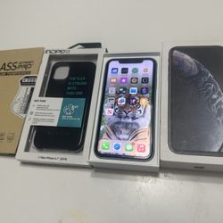 iPhone XR FACTORY UNLOCKED Bundle 