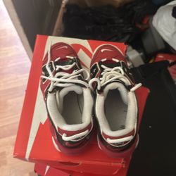 Nike Uptempo Size 13.5c Kids