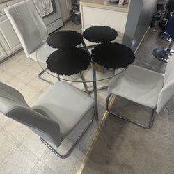 Round Dining Table With Chairs